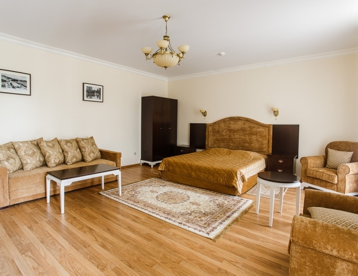 Люкс 2-местный 2-комнатный № 2 (вид на море, 1этаж) - Отель «Вилла Виктория» Гудаута