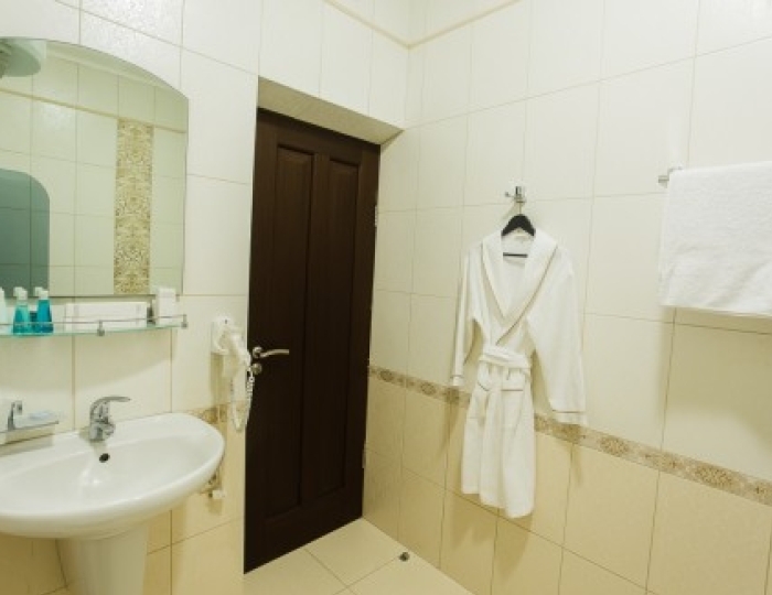 Люкс 2-местный 2-комнатный № 2 (вид на море, 1этаж) - Отель «Вилла Виктория» Гудаута