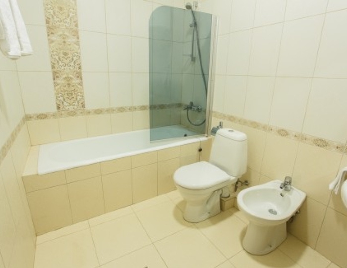 Люкс 2-местный 2-комнатный № 2 (вид на море, 1этаж) - Отель «Вилла Виктория» Гудаута