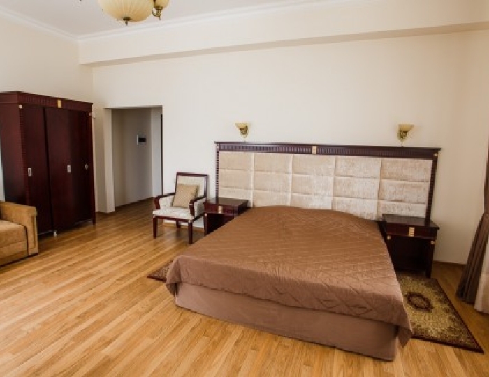 Стандартный 2-местный 1-комнатный №5  (вид на город) - Отель «Вилла Виктория» Гудаута